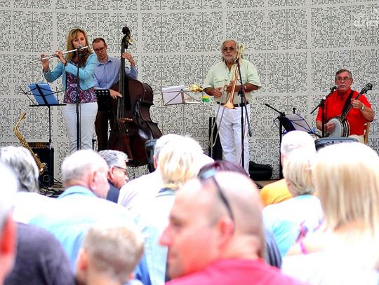 Joanna Morea and Her Swinging Boys