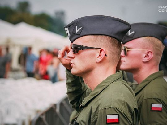 Defilada na otwarcie Air Show