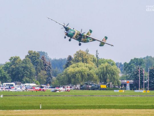 Desant flagowy i defilada statków powietrznych na Airshow 2017