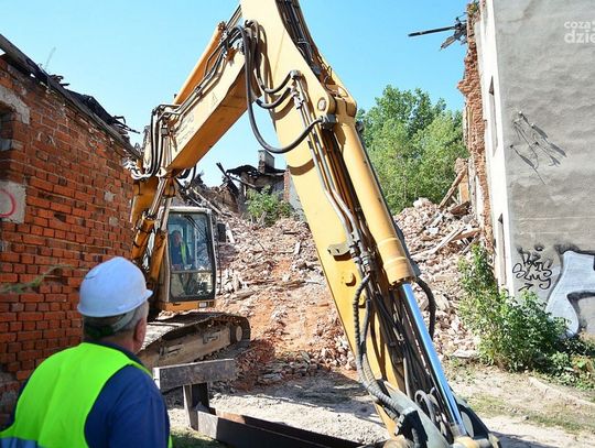 Trwa rozbiórka kamienicy przy ul. Reja Trwa rozbiórka kamienicy przy ul. Reja