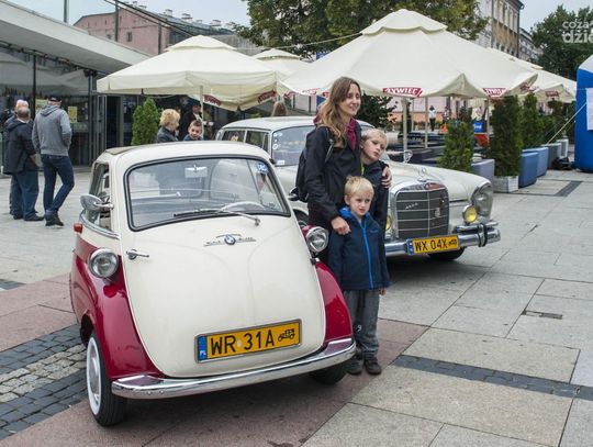 Warszawski rajd samochodów zabytkowych - konkurs elegancji