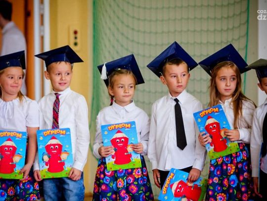 Pasowanie uczniów klas pierwszych w ZS w Goździe