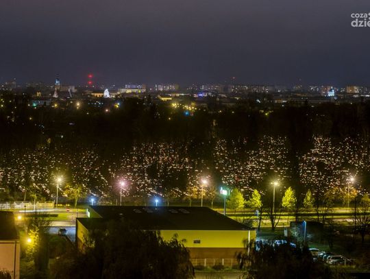 Cmentarz przy ul. Limanowskiego nocą