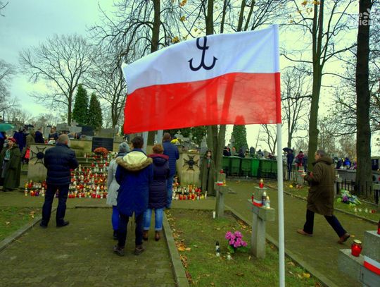 Cmentarz przy Ul.Limanowskiego w Dzień Wszystkich Świętych Cmentarz przy Ul.Limanowskiego w Dzień Wszystkich Świętych