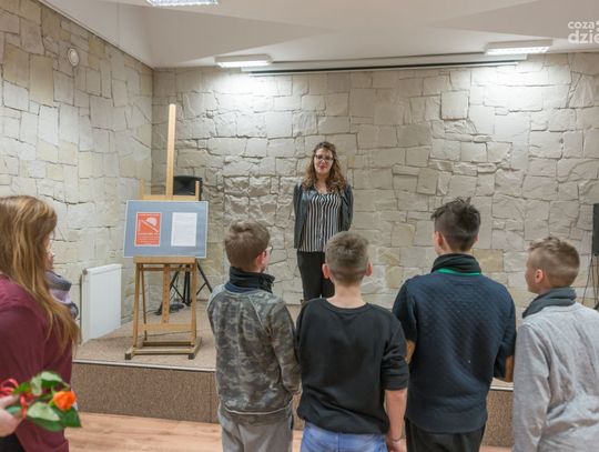 "Równia Pochyła" wystawa prac Teresy Bysiec w w szóstej filii Miejskiej Biblioteki Publicznej