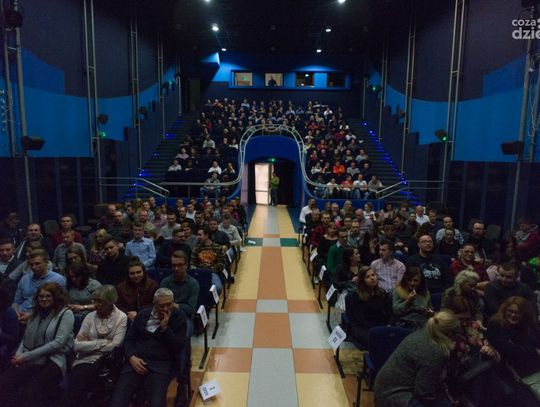 Stand-up "Bóg jest mięsożerny" Kacpra Rucińskiego w radomskiej Resursie