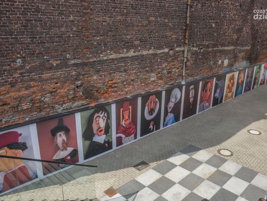 "PROROK W ŚWIECIE FEJKÓW" ekspozycja Tomasza Brody w ramach projektu „Kadry pod napięciem”