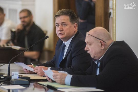 Najlepsze teksty radnych z sesji nadzwyczajnej Najlepsze teksty radnych z sesji nadzwyczajnej