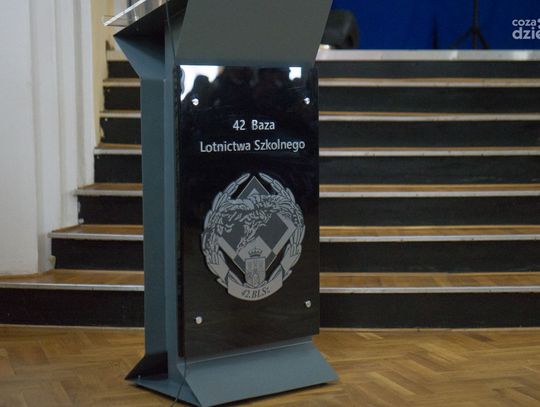 W 42 Bazie Lotnictwa Szkolnego w Radomiu odbyły się uroczystości z okazji dwudziestolecia istnienia Zespoły Akrobacyjnego "Orliki" 