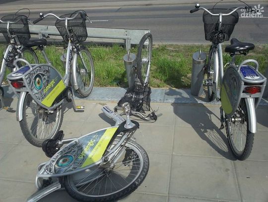 Zniszczone rowery miejskie