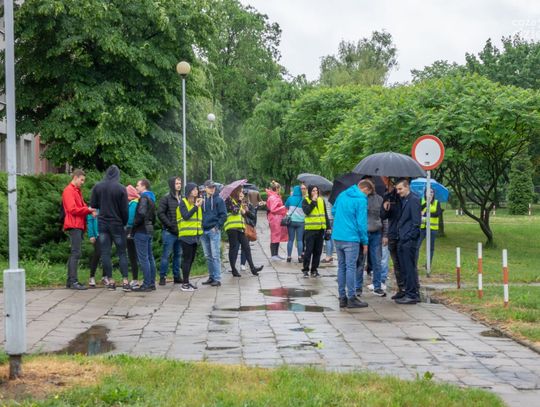 Ruszyły radomskie juwenalia, pomimo deszczu pochód studentów przeszedł ulicą Chrobrego 