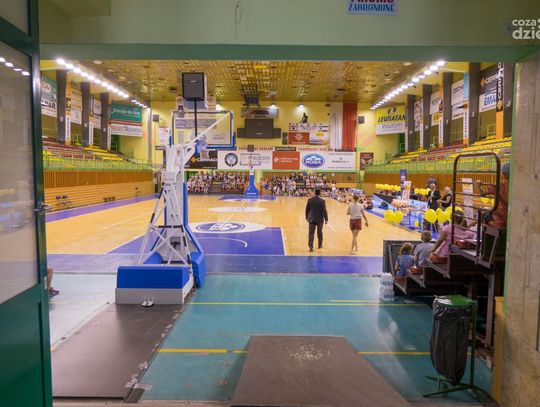 W Hali MOSiR, Bożenka z Klanu czyli Agnieszka Kaczorowska udzielała najmłodszym lekcji tańca 