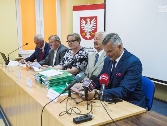 Podpisanie umów na drogi dojazdowe do gruntów rolnych w subregionie radomskim