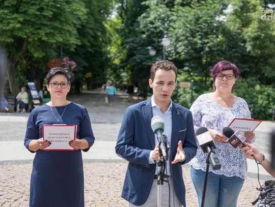 Apel Radomskiej Inicjatywy Kobiet i Stowarzyszenia "Łączy Nas Radom" o Równość w Samorządzie oraz powstanie Rady Kobiet. Apel Radomskiej Inicjatywy Kobiet i Stowarzyszenia "Łączy Nas Radom" o Równość w Samorządzie oraz powstanie Rady Kobiet.