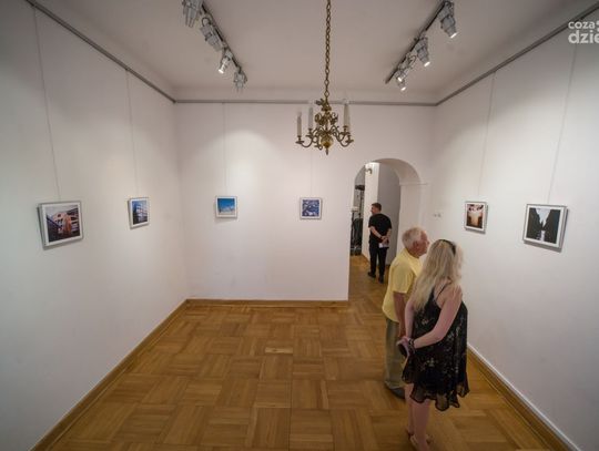 W Laźni odbył się wernisaż fotografii Sebastiana Klochowicza "Wyjęte z Kontekstu" 