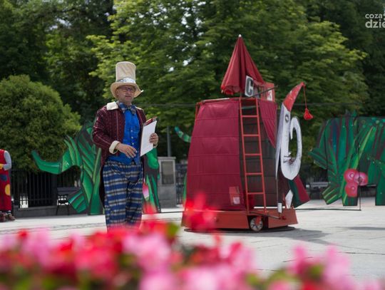 Wędrowny Teatr Lalek "Małe Mi" oraz Klaun Kluseczka zabawiali najmłodszych radomian podczas Dni Radomia Wędrowny Teatr Lalek "Małe Mi" oraz Klaun Kluseczka zabawiali najmłodszych radomian podczas Dni Radomia