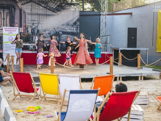 
Fosa pełna kultury – Holi-bolly! Indie