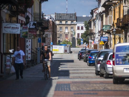 Złamała się wierzba na rynku Złamała się wierzba na rynku