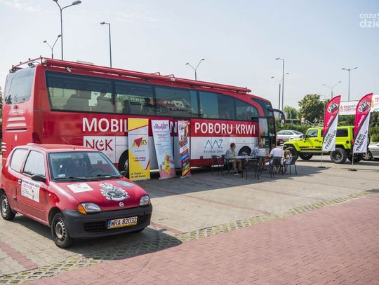 Zbiórka krwi przy galerii Feniks (zdjęcia)