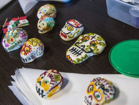 "Calaveras!" Warsztaty robienia cukrowych czaszek w Amfitearze (zdjęcia)