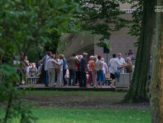 Taniec Pod Gwiazdami - Wtorkowa potańcówka w Parku Kościuszki