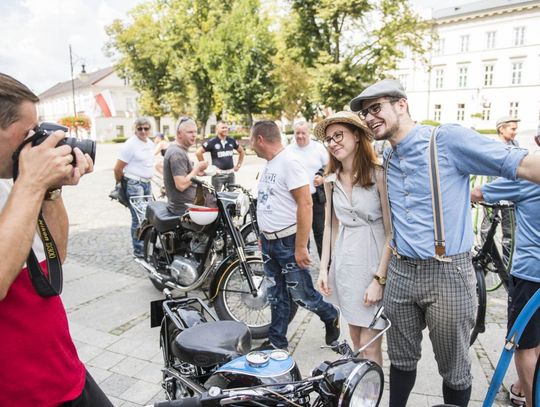 Festyn retro rowerowy - przejazd przez miasto (zdjęcia)
