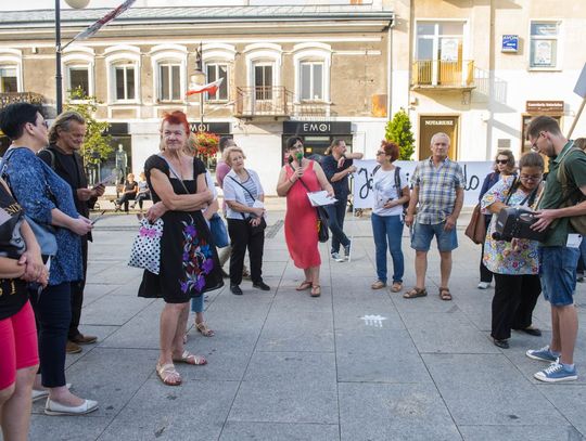 Józio nie chce do szkoły – manifestacja.
„Ferdydurke” czytają aktorzy Teatru Resursa