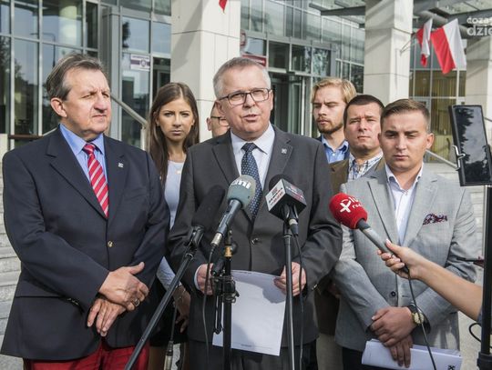 Konferencja Kukiz '15 pod Sądem Okręgowym (zdjęcia) Konferencja Kukiz '15 pod Sądem Okręgowym (zdjęcia)