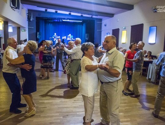 Wieczorek taneczny w Klubie Seniora w DK Idalin (zdjęcia)