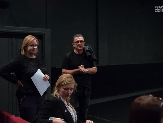 Premiera medialna sztuki Ja, Feuerbach Premiera medialna sztuki Ja, Feuerbach