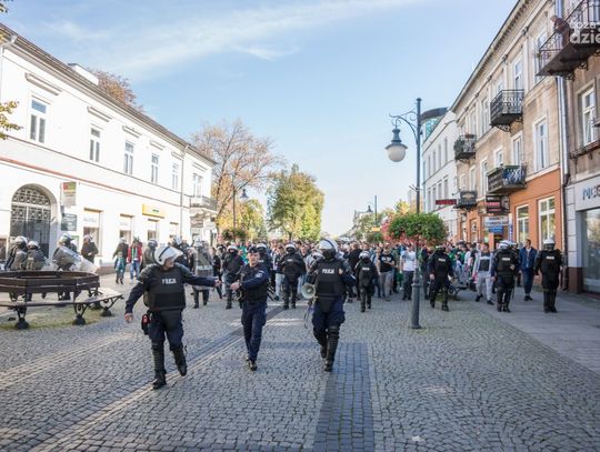 Zbiórka i przemarsz kibiców Radomiaka Zbiórka i przemarsz kibiców Radomiaka