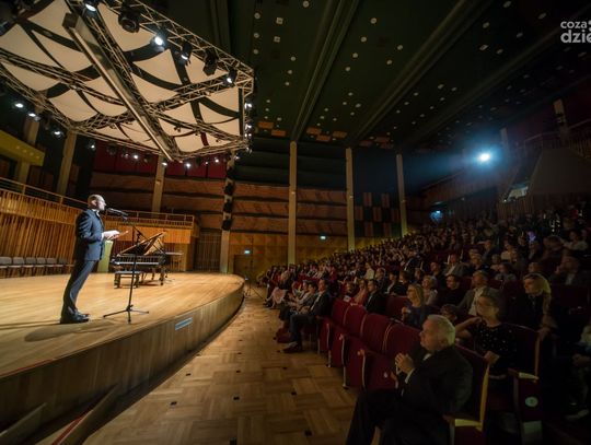 W Zespole Szkół Muzycznych na Fazioli F308 (największym fortepianie na świecie) zagrał Krzysztof Książek, laureat konkursu chopinowskiego.