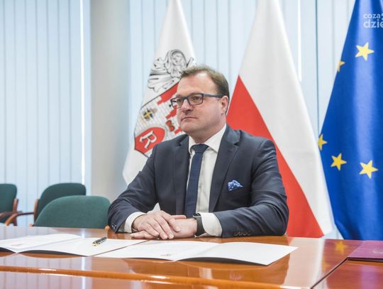 Prezydent Witkowski podpisał oświadczenia dotyczące przekazania PPL-owi zarządzania lotniskiem (zdjęcia)