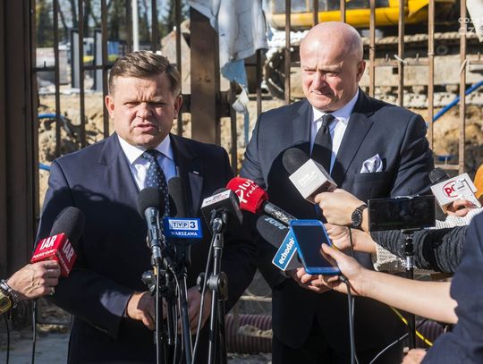 Wiceminister sportu pod halą przy ul. Struga (zdjęcia) Wiceminister sportu pod halą przy ul. Struga (zdjęcia)