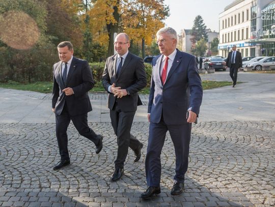 Marszałek Karczewski, Wicemarszałek Bielan i Wiceminister Skurkiewicz, na wspólnej konferencji prasowej 