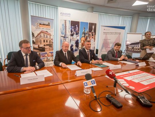 Podpisanie umów o dofinansowanie projektów na remont radomskich kamienic