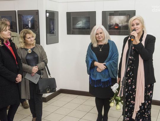 Fotograficzne „Dwa światy” Iwony Nabzdyk w Resursie (zdjęcia)