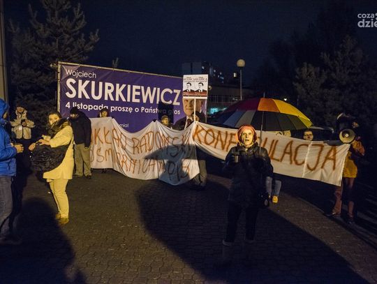 Pikieta przed konwencją PiS (zdjęcia)