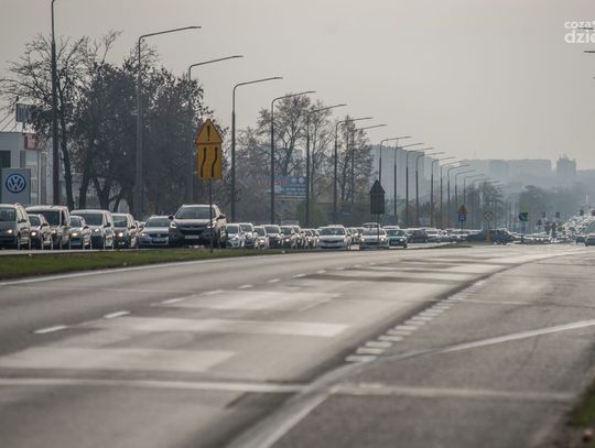 Tłumy na Cmentarzu Komunalnym na Firleju