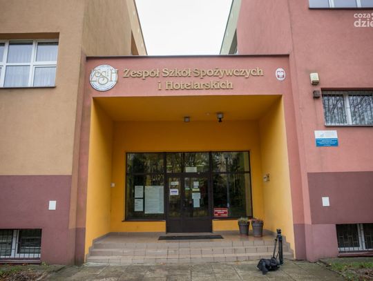 Radosław Witkowski wraz z rodziną pojawili się w Obwodowej Komisji Wyborczej