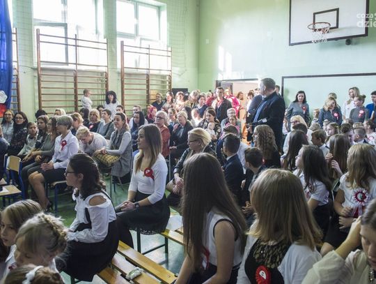 Uroczystość z okazji 100. rocznicy odzyskania niepodległości przez Polskę w PSP 32 