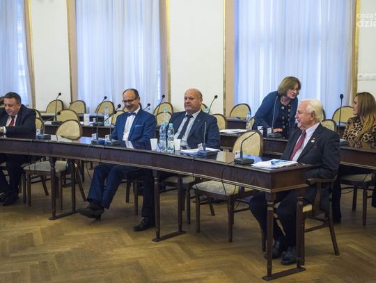 Ostania sesja Rady Miejskiej starej kadencji (zdjęcia)