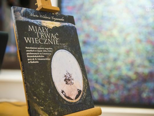Promocja książki Marty Trojanowskiej "Miały trwać wiecznie…" w Bibliotece Głownej (zdjęcia)