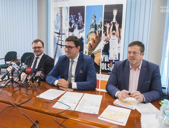 Autobusowe linie nocne wracają do Radomia - konferencja (zdjęcia)