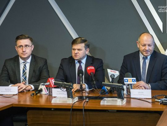 Wojska Obrony Terytorialnej otrzymają 20 tys. pistoletów VIS 100 (zdjęcia) Wojska Obrony Terytorialnej otrzymają 20 tys. pistoletów VIS 100 (zdjęcia)