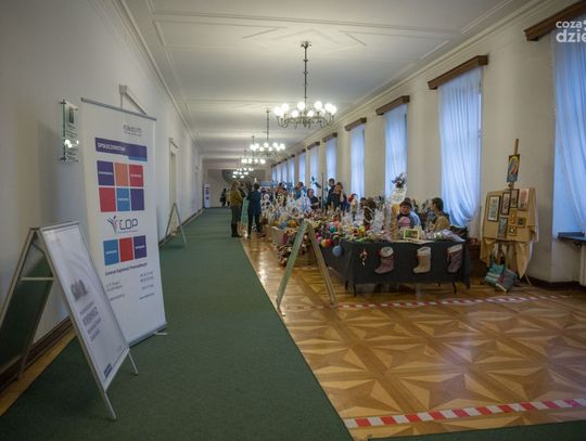 Świąteczny kiermasz wyrobów wykonanych przez uczestników warsztatów terapii zajęciowej