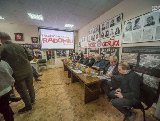 Konferencja Komitetu Budowy Pomnika Radomskiego Czerwca'76 Konferencja Komitetu Budowy Pomnika Radomskiego Czerwca'76