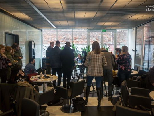 Konferencja prasowa dotyczącą wystawy Andrzeja Paruzela - „Szczekał na mnie wnuk psa, który szczekał na Strzemińskiego”