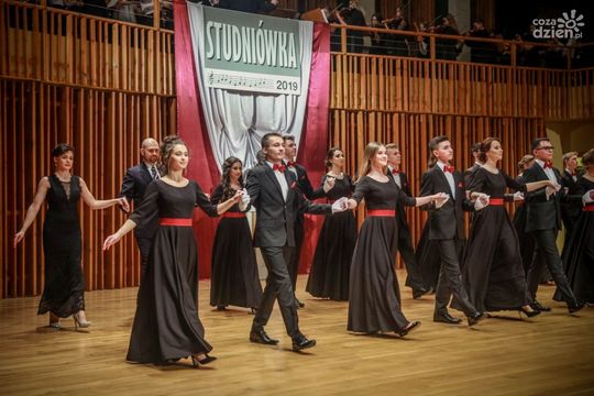 Studniówki 2019: Przeżyjmy to jeszcze raz