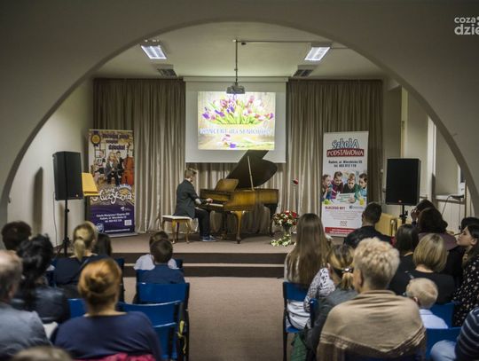 Koncert dla seniorów w Niepublicznej Szkole Muzycznej I Stopnia (zdjęcia)